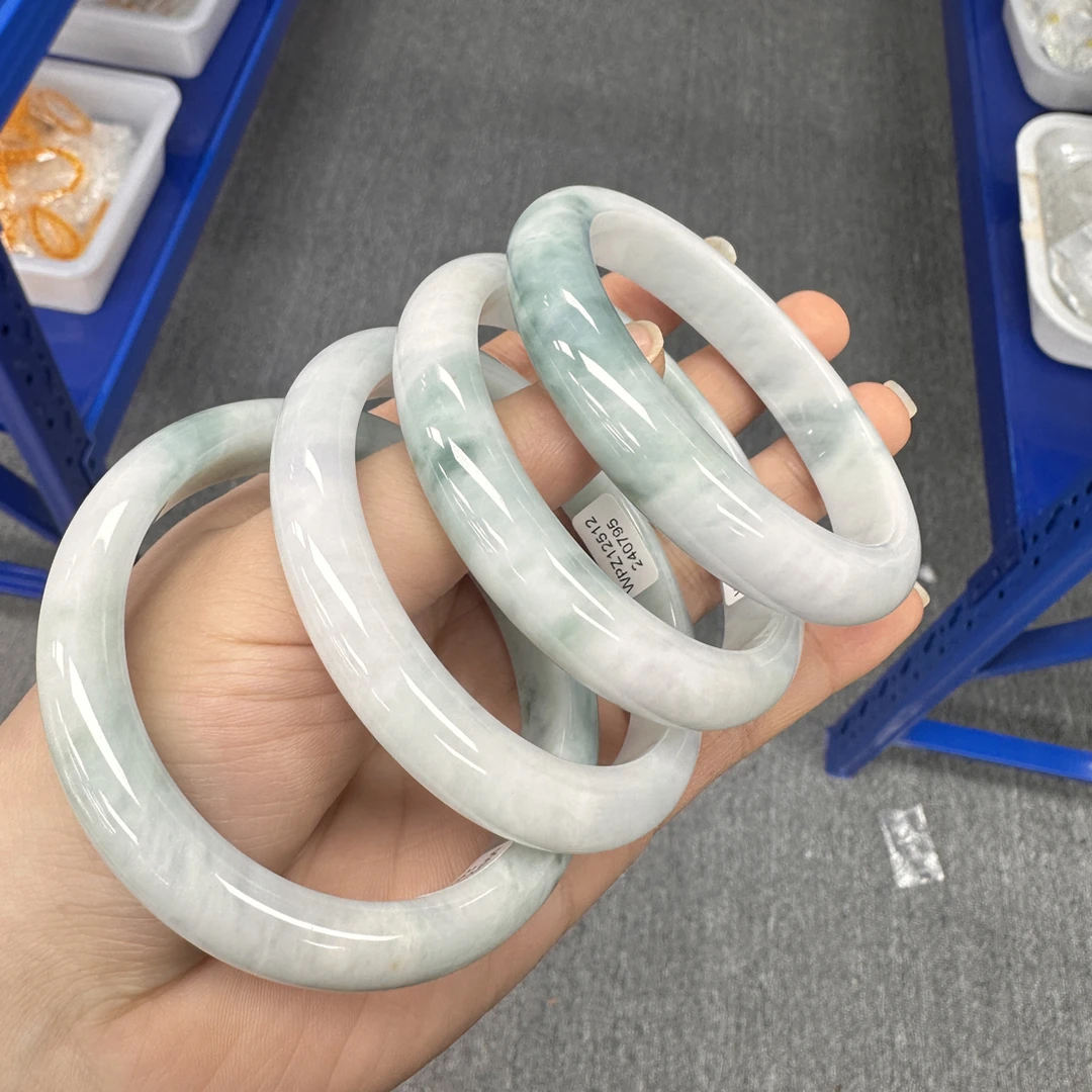 小帅家的珠宝—缅甸翡翠A货正宽手镯多样性发一