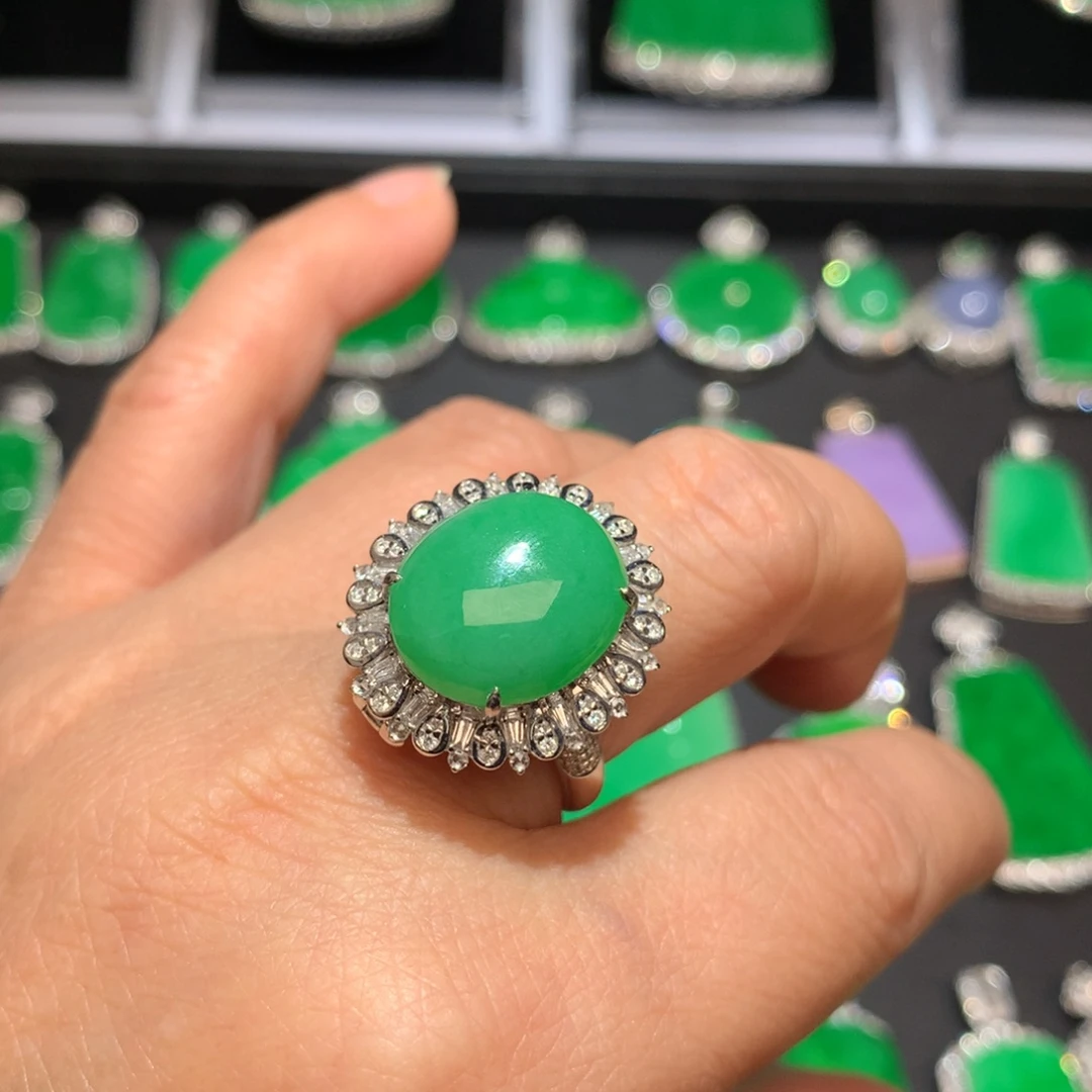 翡翠颈饰18K金镶嵌翡翠