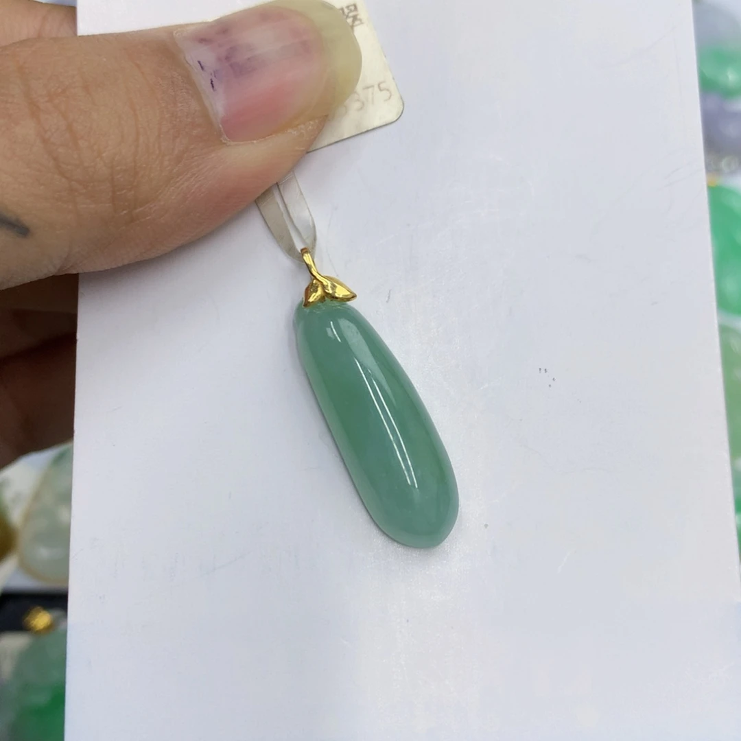 颈饰18K金镶嵌翡翠翡翠
