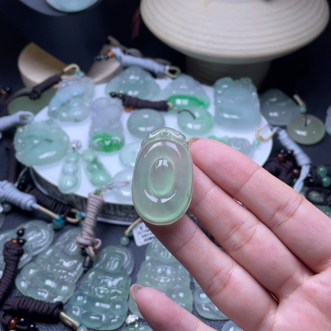 颈饰未镶嵌翡翠