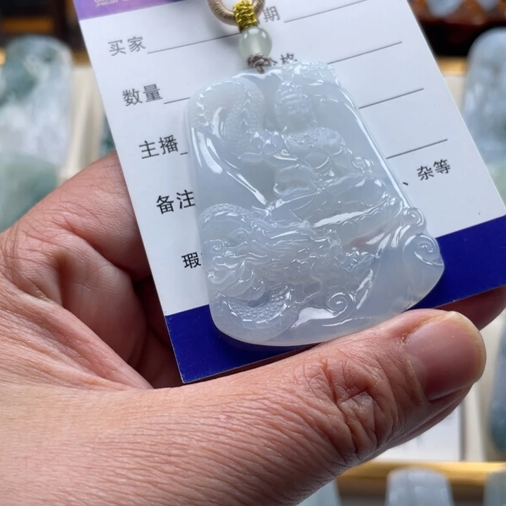 翡翠未镶嵌颈饰观音