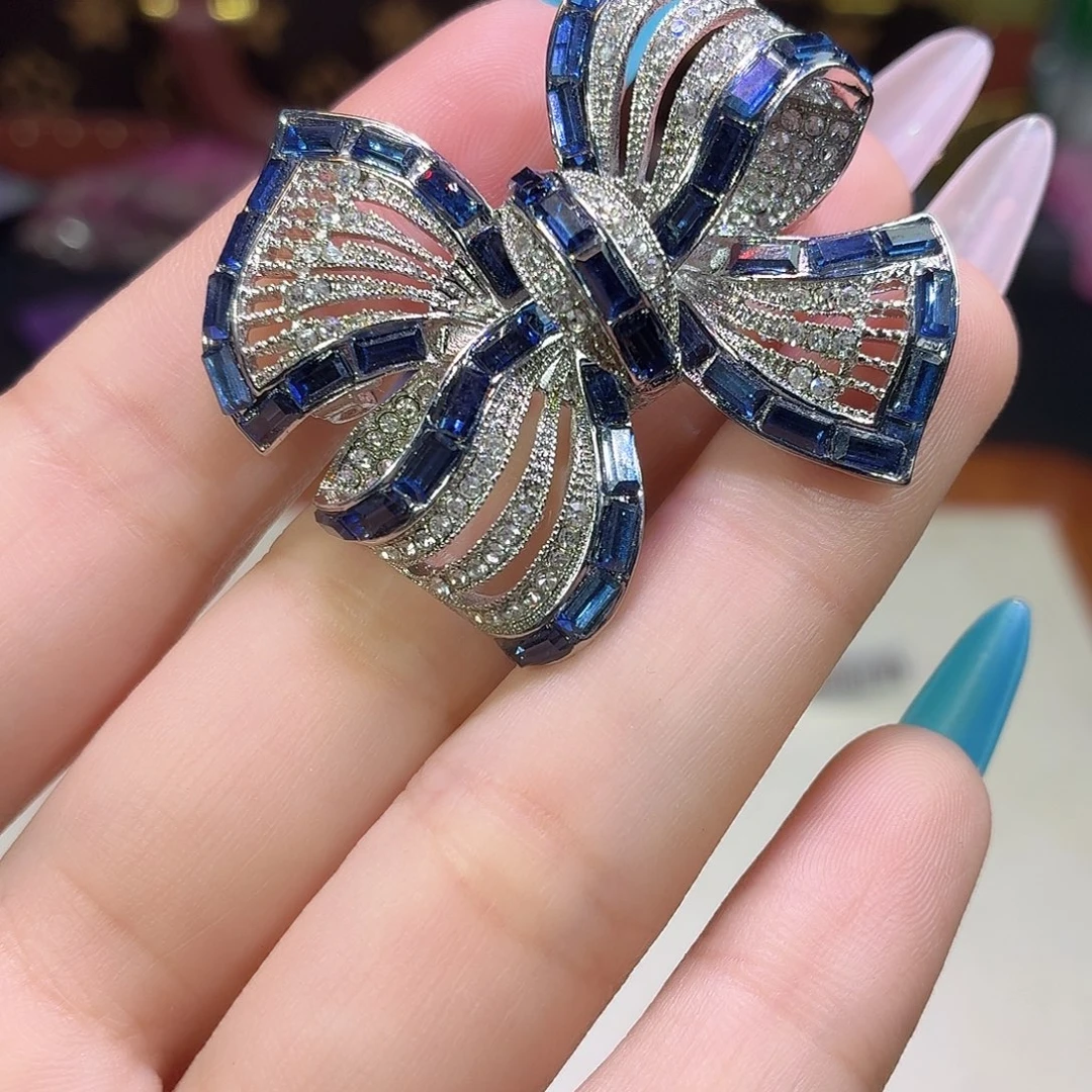 磁石胸针chhfgjvhb