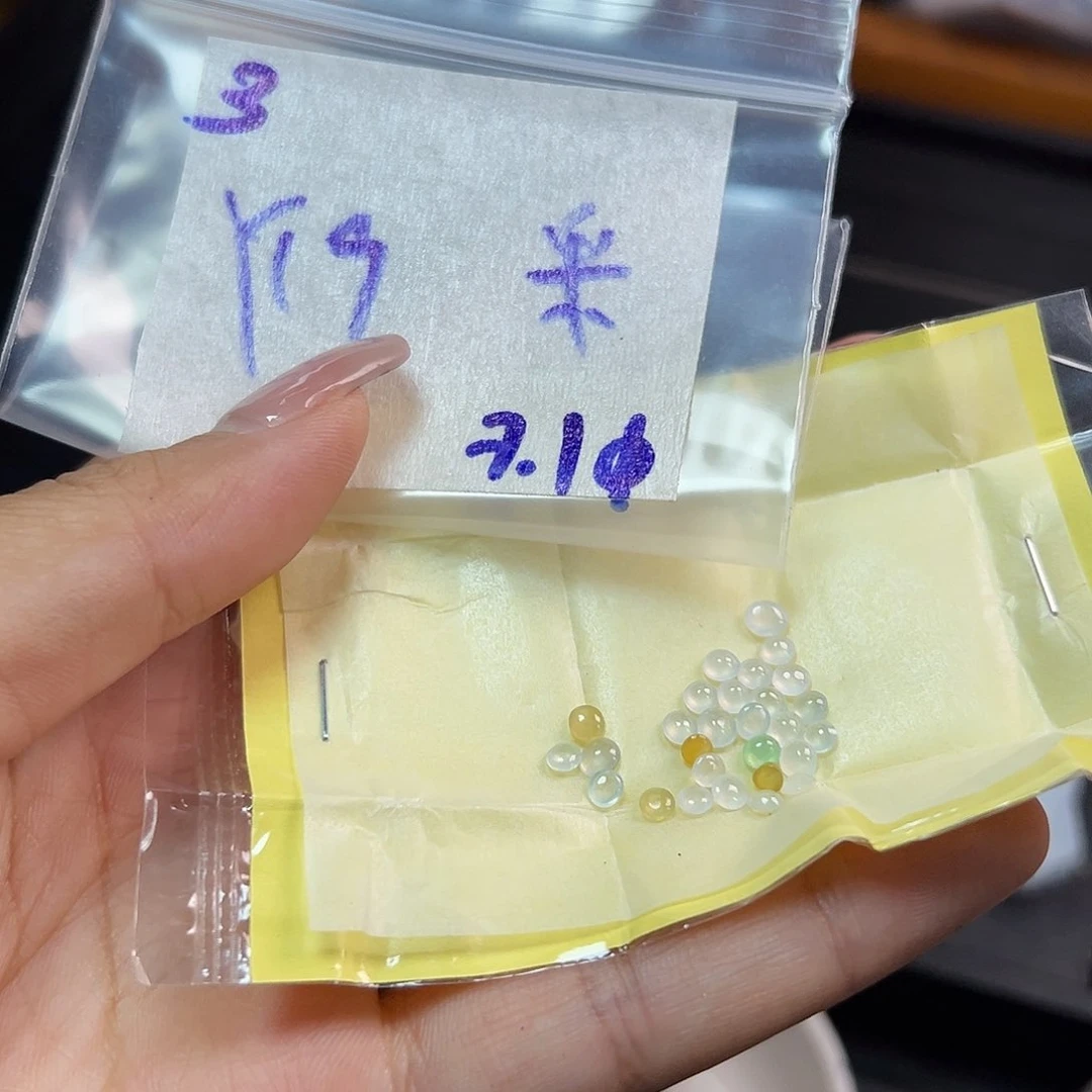 【闪购商品】定制翡翠未镶嵌釆**耳翡翠