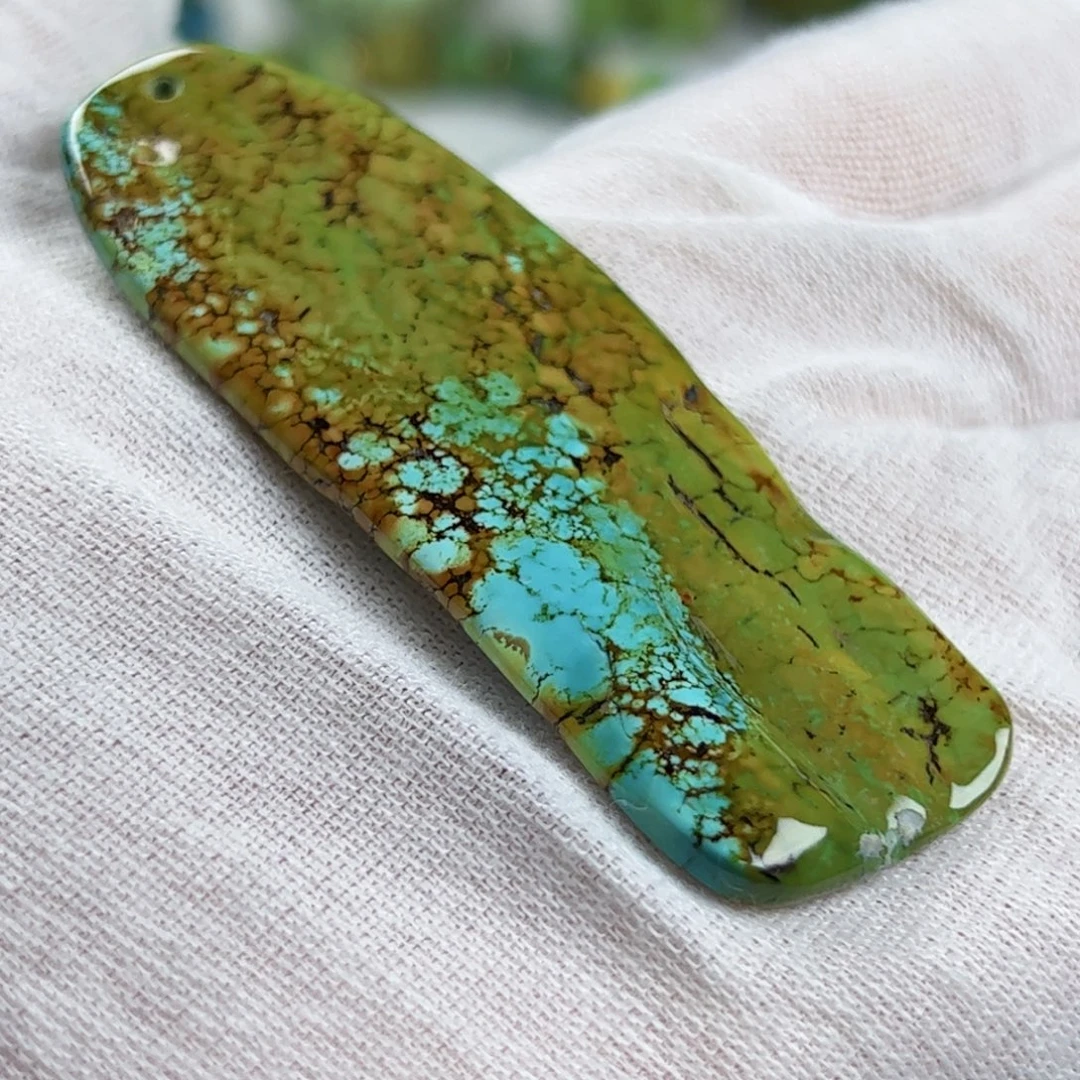 绿松石未镶嵌珠宝奇石