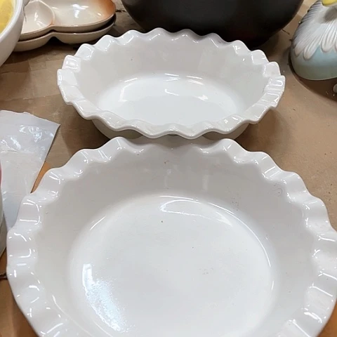 微瑕，约口径26厘米，高度5，520