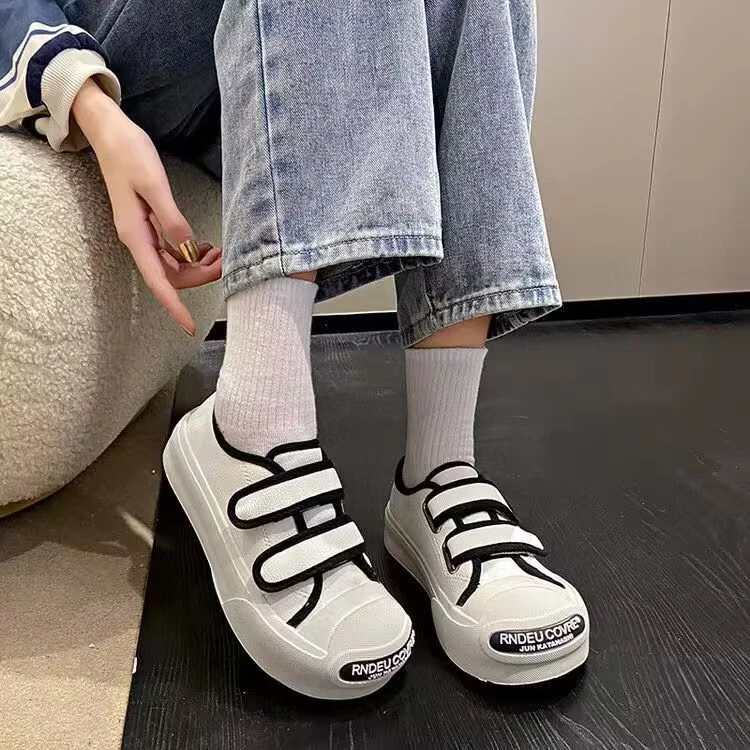 魔术贴厚底小白鞋女2024春季新款白色软皮鞋丑萌大头港风休闲鞋子