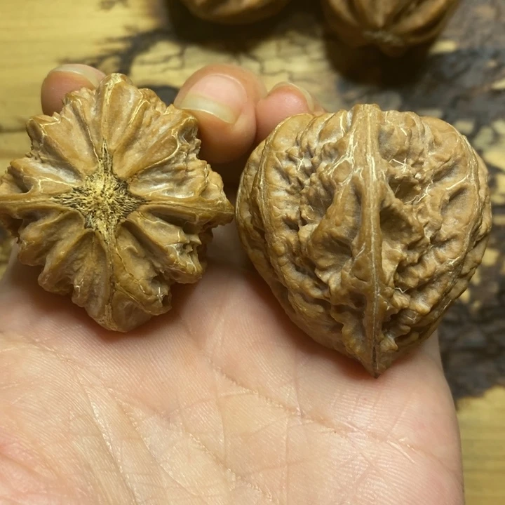 文玩核桃吊坠凹底鸡心