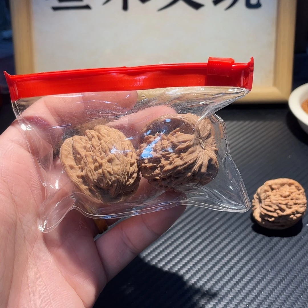 香****文玩核桃吊坠白狮子有色差