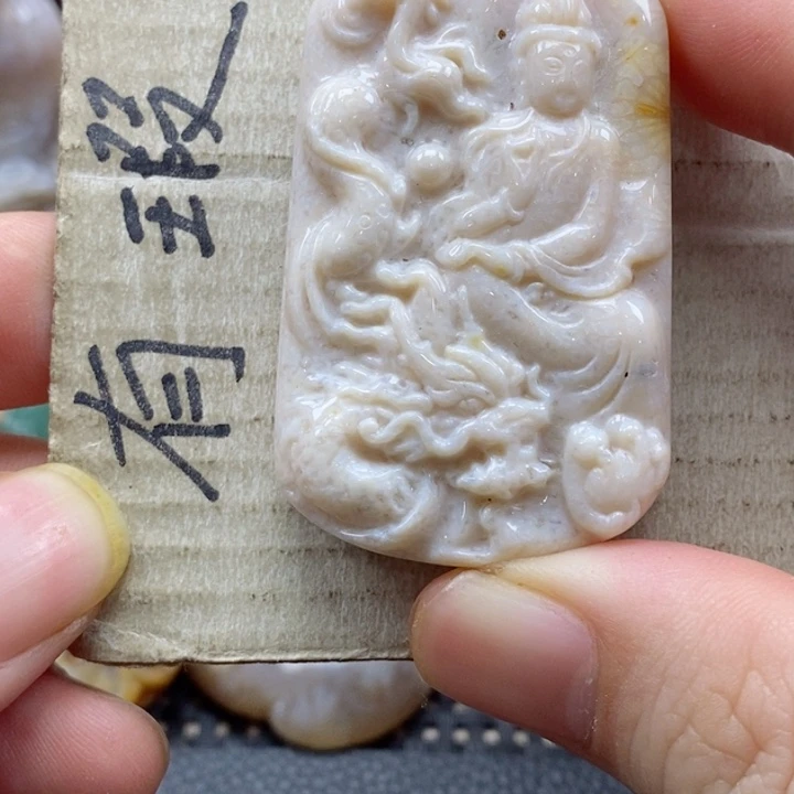 硅化珊瑚（珊瑚玉）颈饰未镶嵌