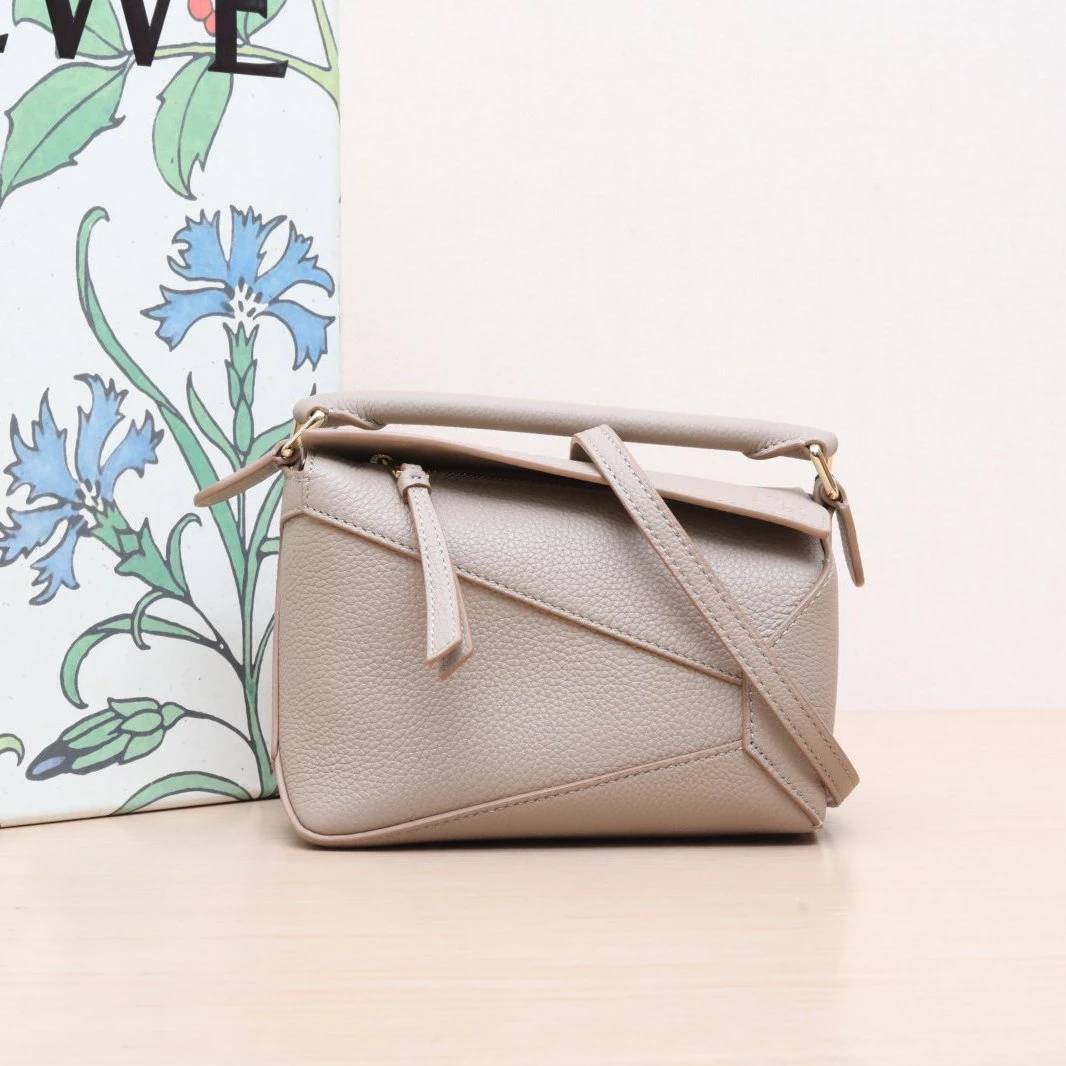 99新 LOEWE/罗意威 【小花念念】Puzzle 18 几何包迷你 沙色 包