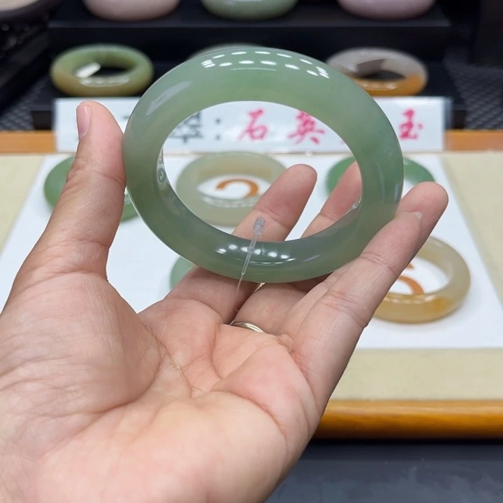 未镶嵌手镯石英质玉纷**扬