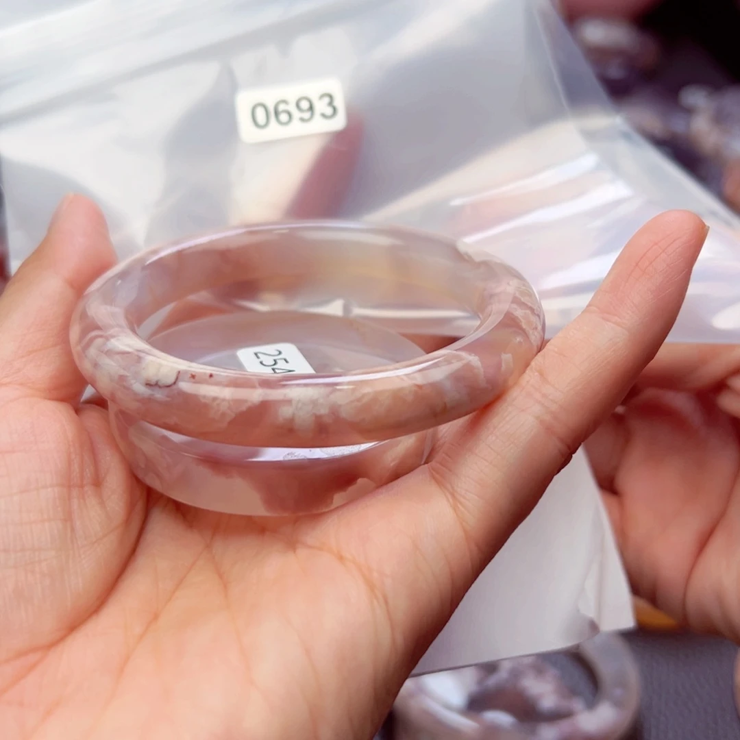 玛瑙/玉髓手镯未镶嵌秦**?