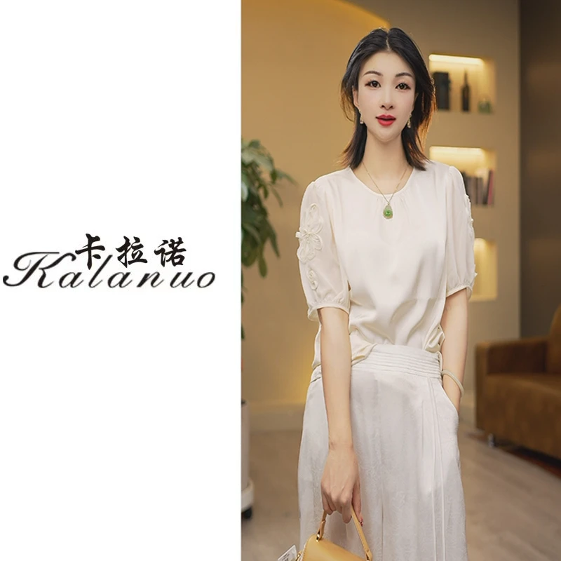 【卡拉诺】2024春季新款圆领半袖纯色蝴蝶花短袖国风T恤0872