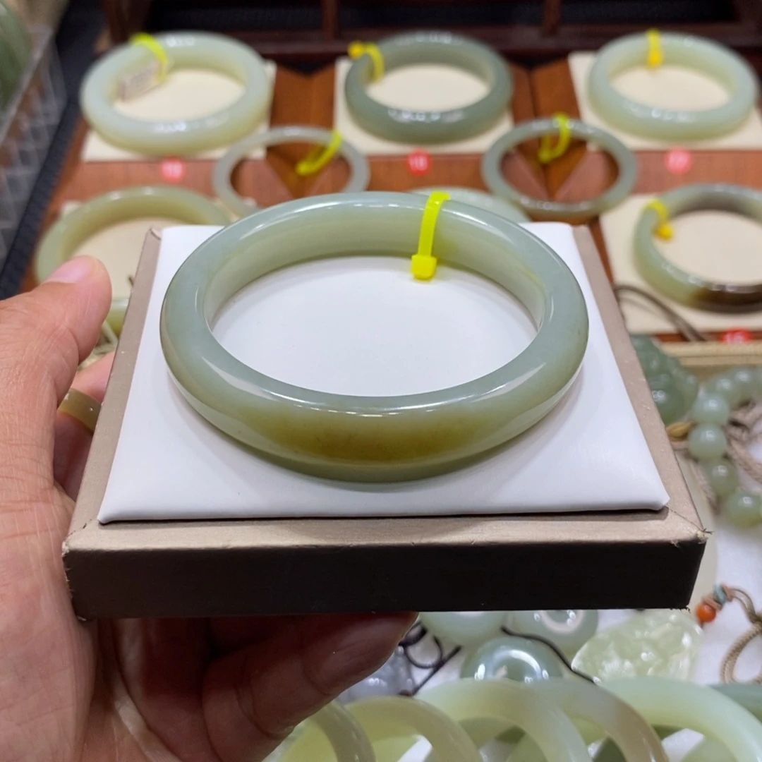 未镶嵌手镯和田玉且末糖