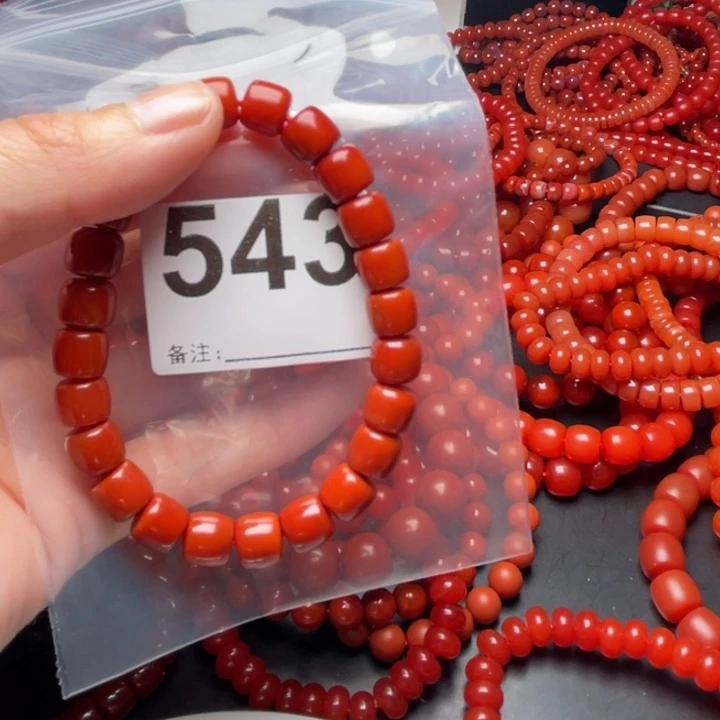 南红玛瑙手链未镶嵌半**?