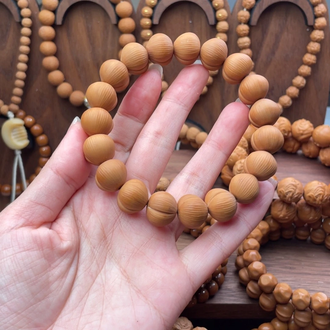 体验款屁桃14.15左右黑点刀痕