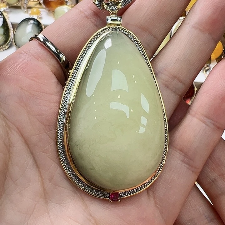琥珀未镶嵌珠宝奇石