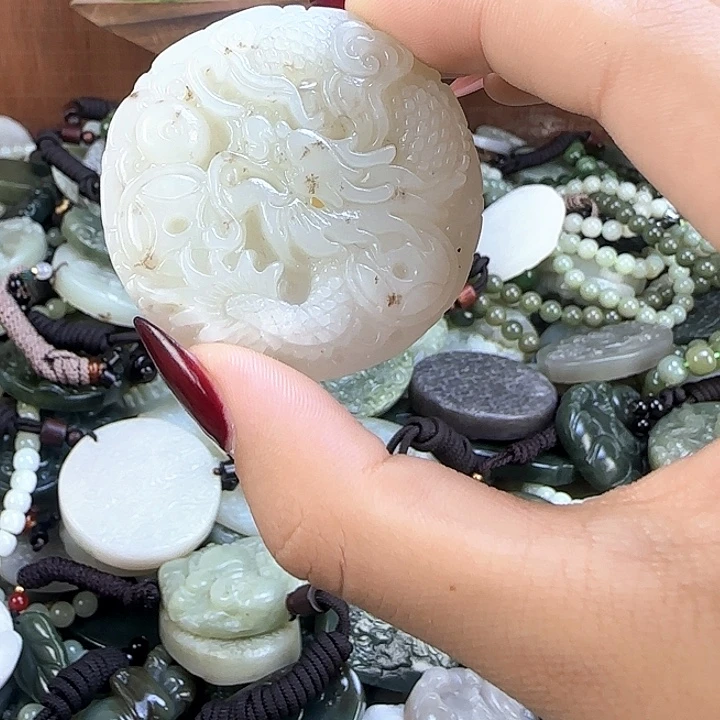 颈饰未镶嵌和田玉