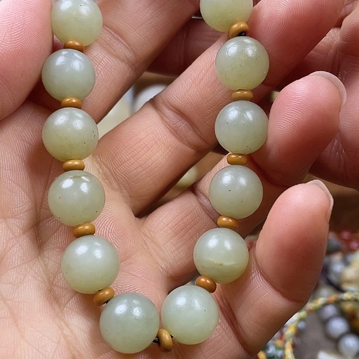 上***水和田玉（糖玉）未镶嵌颈饰