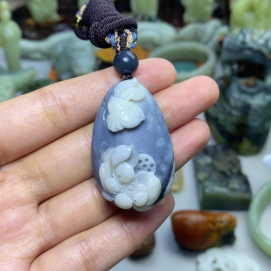 和田玉未镶嵌颈饰鲜**朵