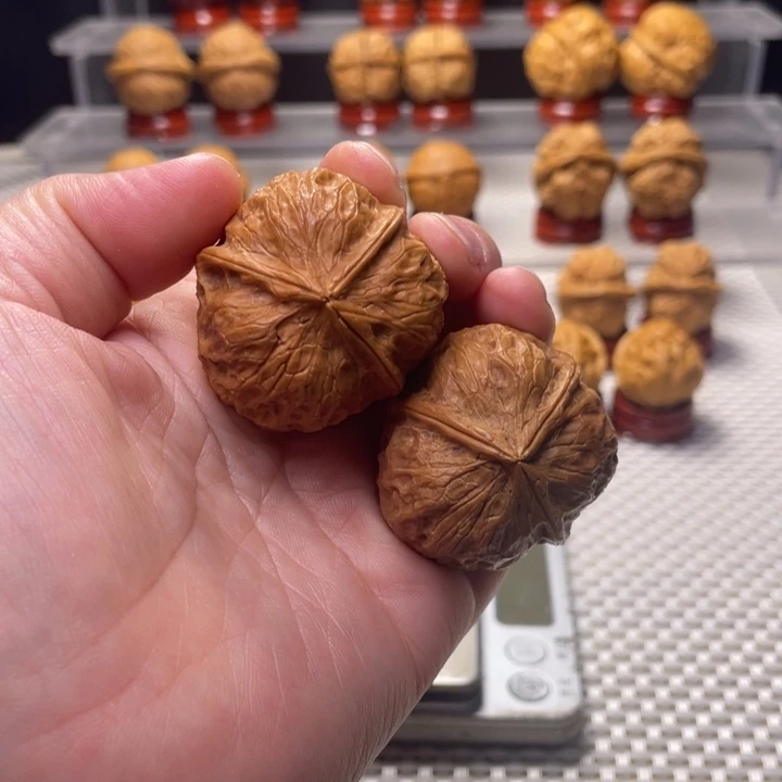 文玩核桃把件28玉面三棱