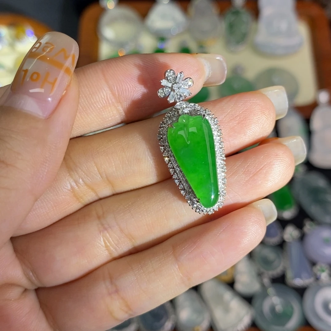 翡翠18K金镶嵌颈饰A货翡翠