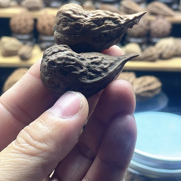 文玩核桃把件异形罗汉头对