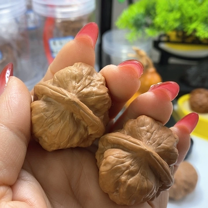 文玩核桃把件古蟾尖微黄