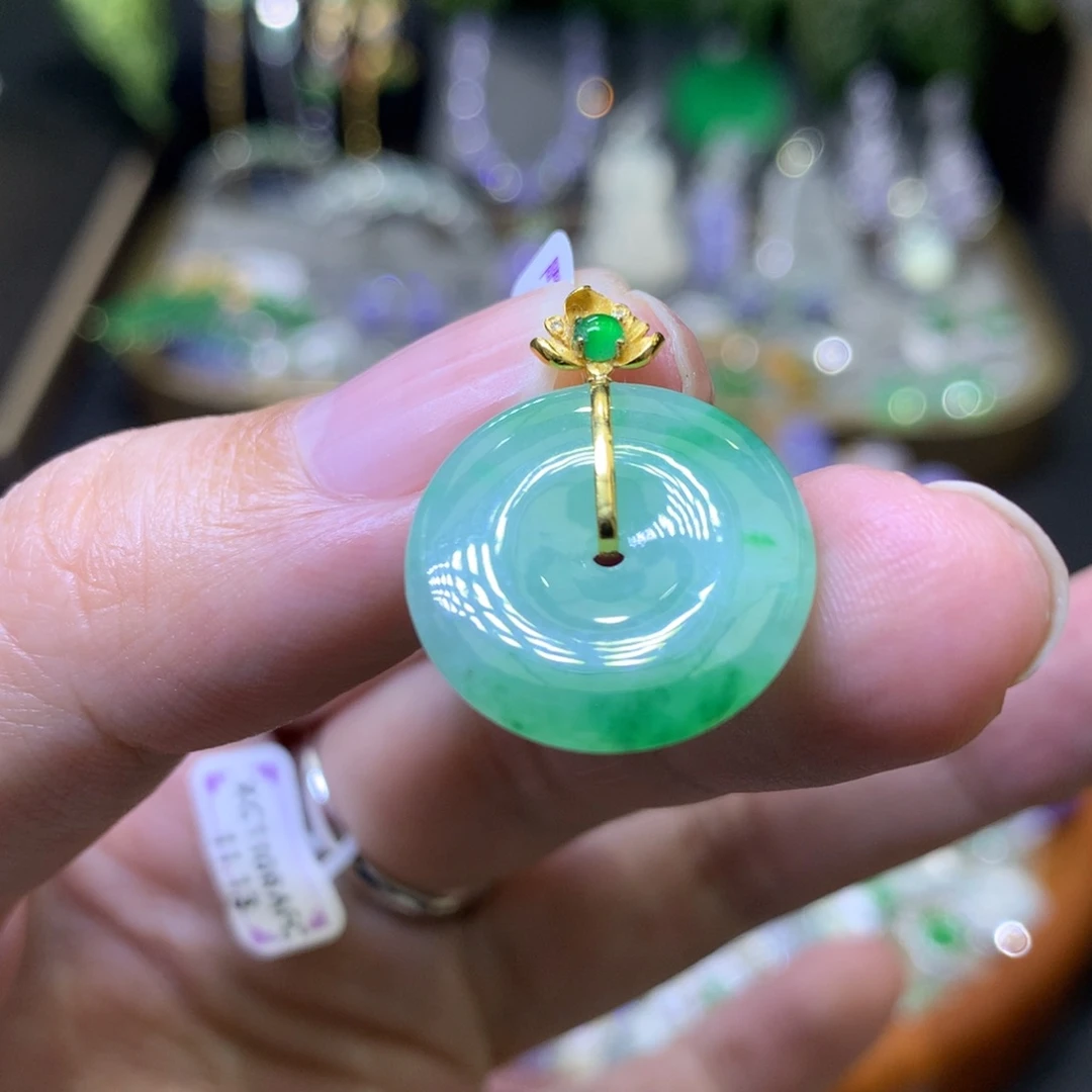 颈饰18K金镶嵌翡翠