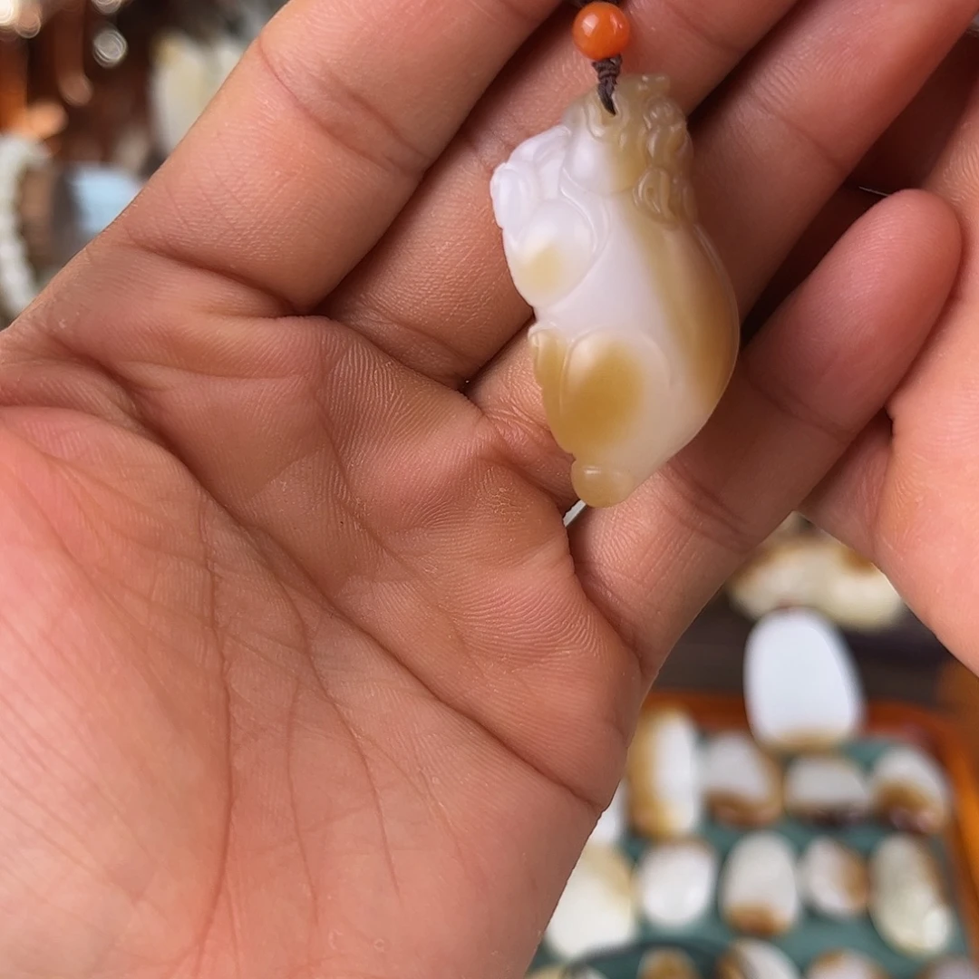 2***6和田玉（糖玉）未镶嵌颈饰