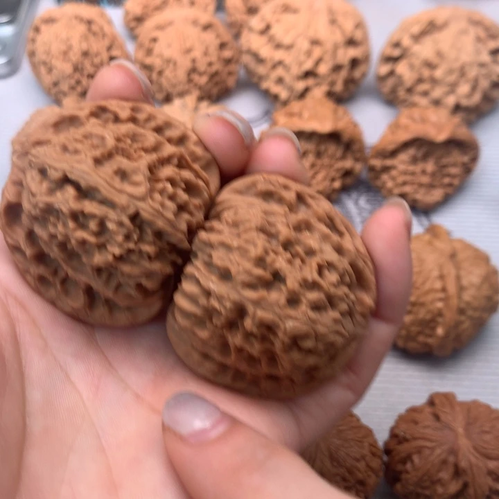 六***岁把件文玩核桃南疆石