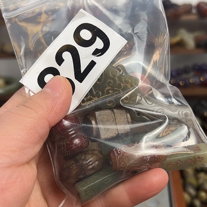 和田玉（糖玉）颈饰未镶嵌写****伦