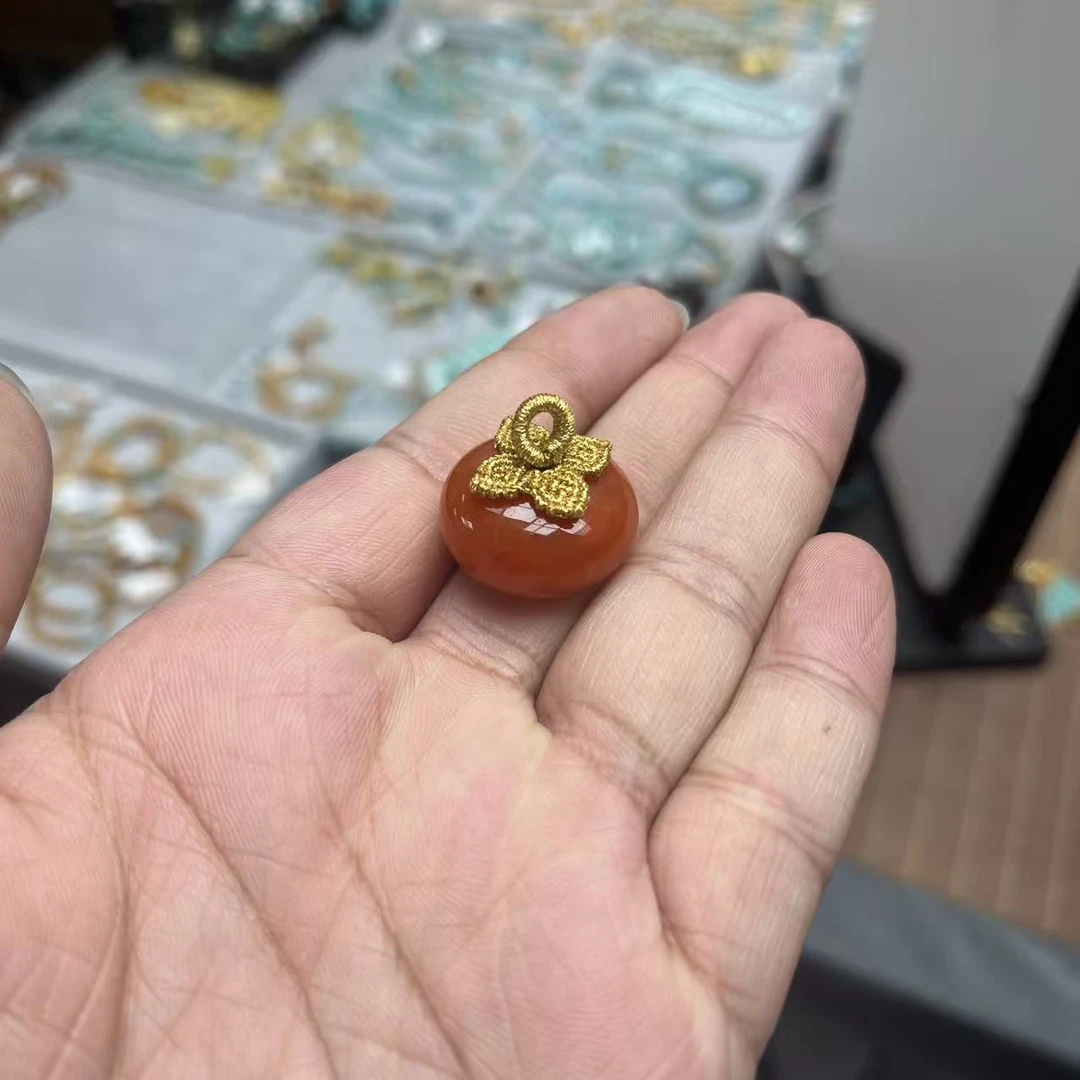 南红玛瑙柿柿如意吊坠一个