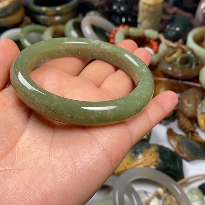 和田玉（糖玉）未镶嵌颈饰