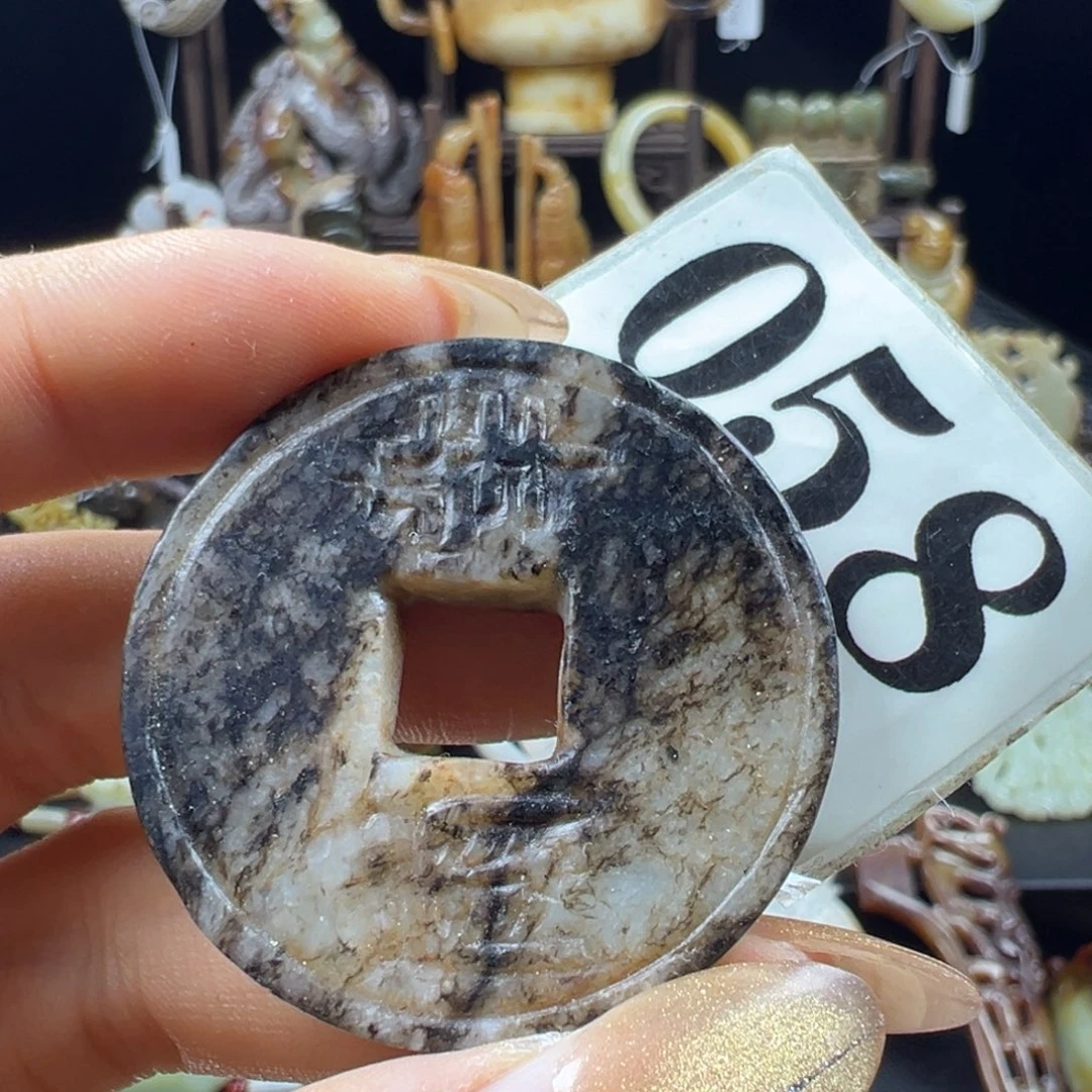 和田玉未镶嵌把件