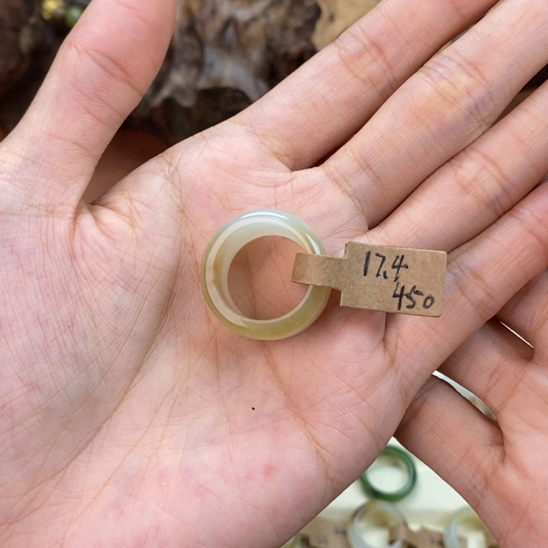 无***畏和田玉（糖玉）未镶嵌颈饰