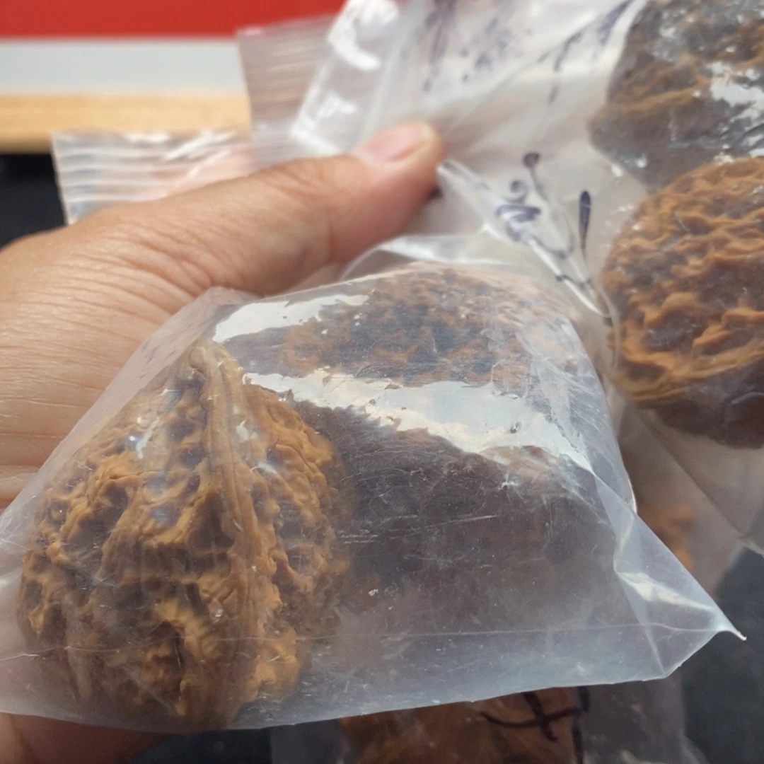 桃核吊坠慢*羊南疆石着陆