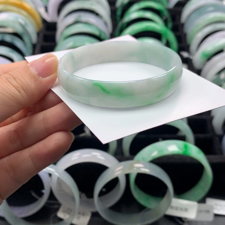 翡翠手镯未镶嵌公主