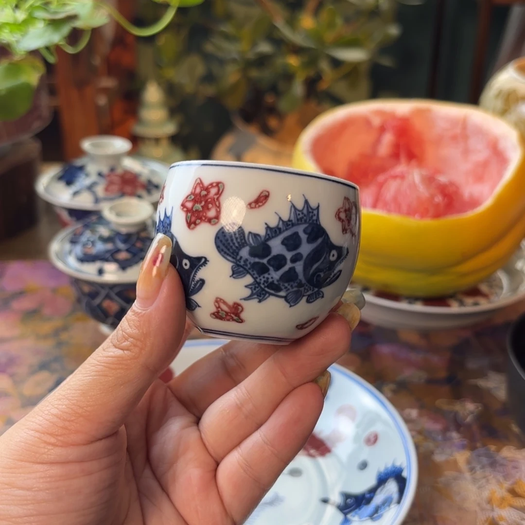 青花釉里红鱼藻蛋杯