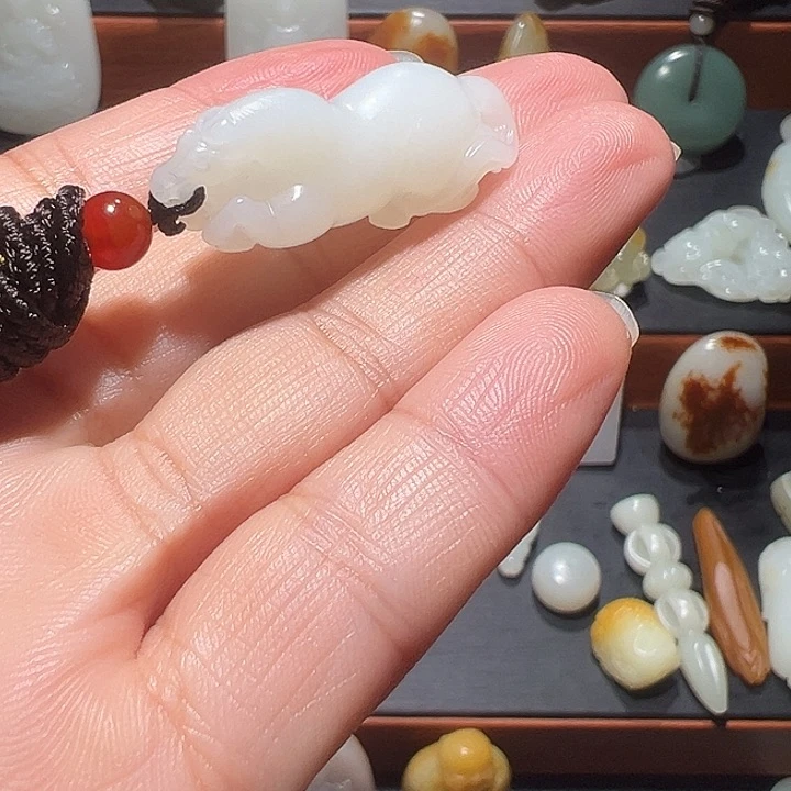 颈饰未镶嵌和田玉马*草