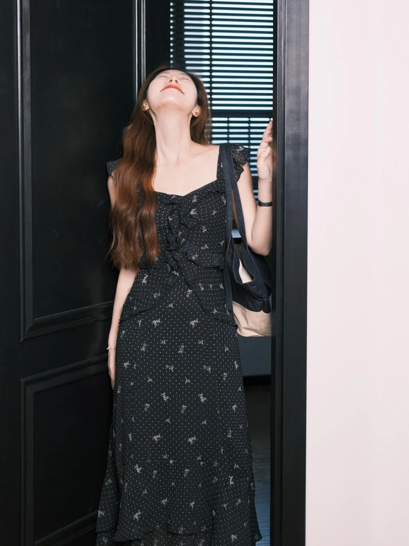 飞飞袖法式碎花波点雪纺收腰修身连衣裙女2025夏季背心吊带长裙子