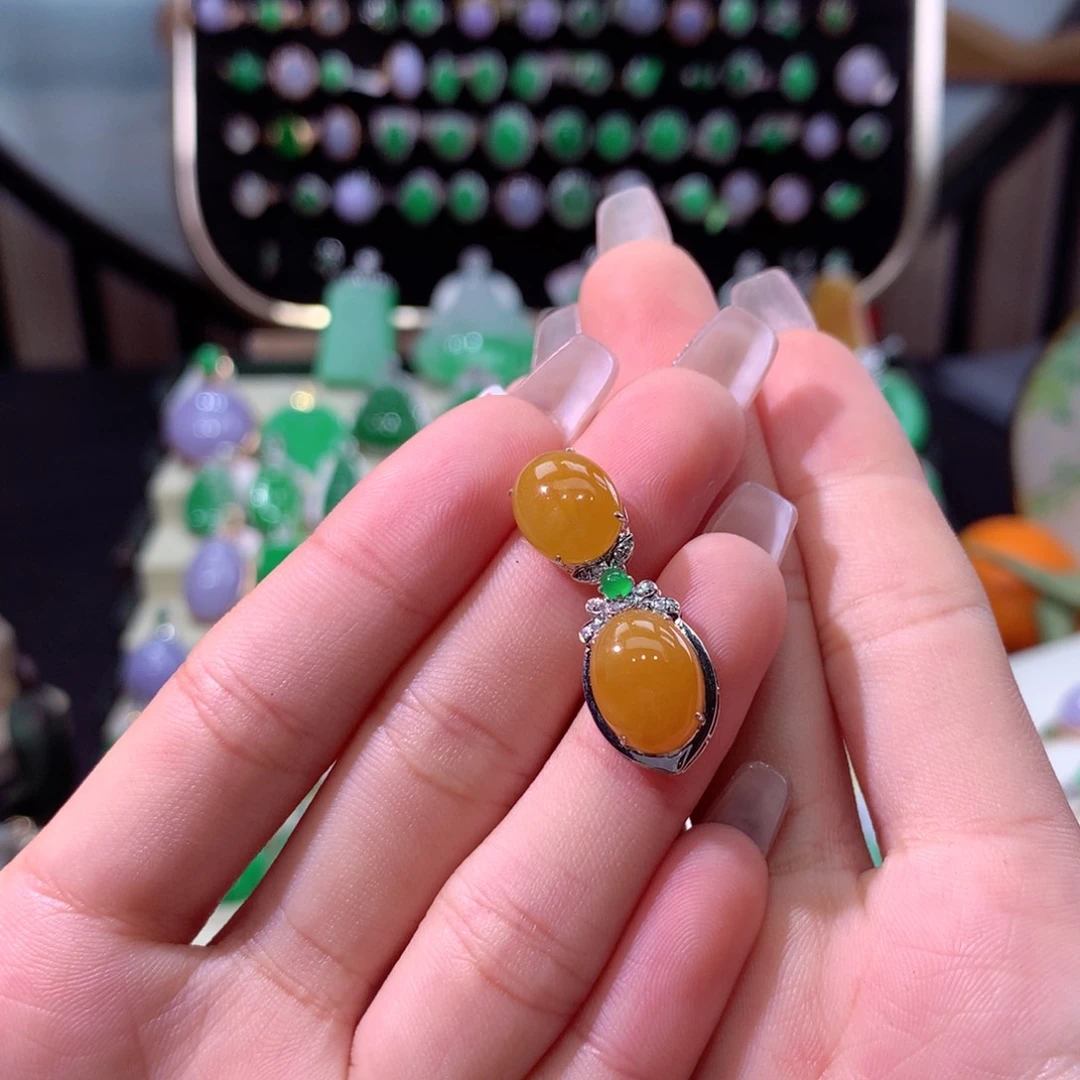 翡翠颈饰18K金镶嵌翡翠