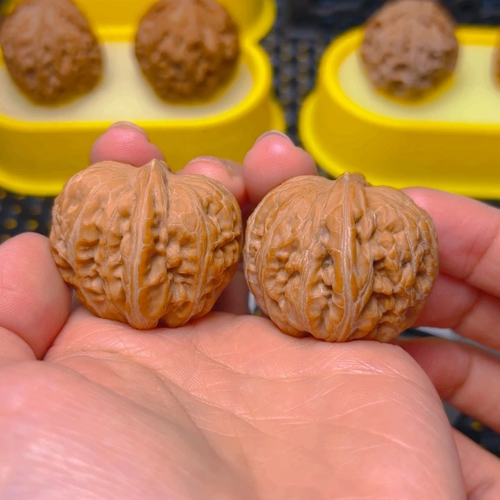 文玩核桃吊坠元宝