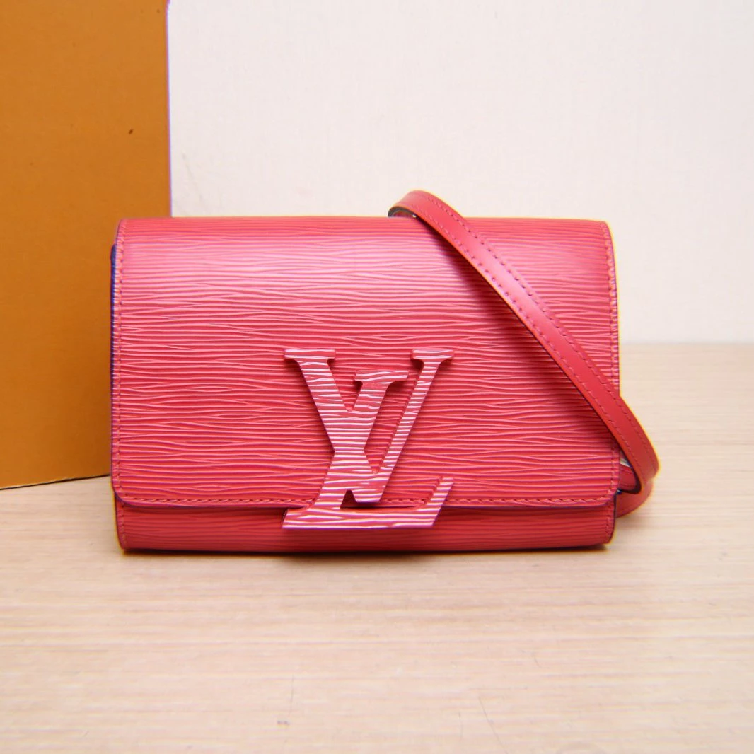 95新 LouisVuitton/路易威登  红色2015斜挎包 亚克力 P205437819
