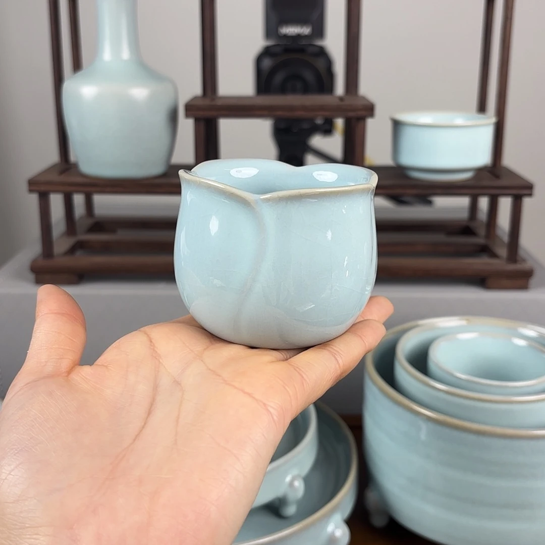 摆件天青釉郁金香杯二级微瑕