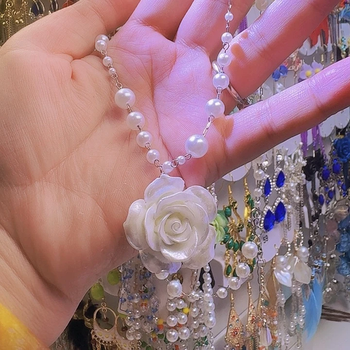 铜合金仿水晶花花项链