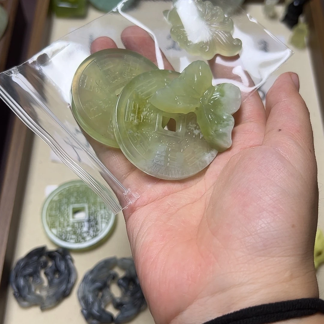 羡***风蛇纹石玉合金颈饰