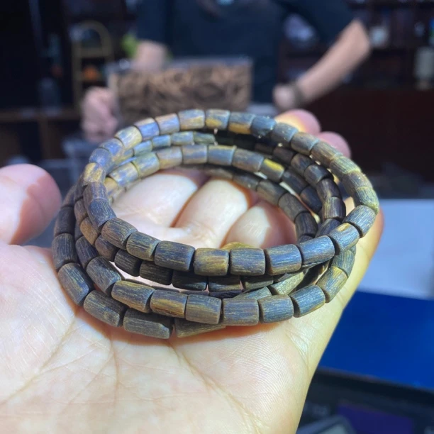 沉香【沉水小桶珠】白棋金丝红油软丝沉香手串 多样性发一