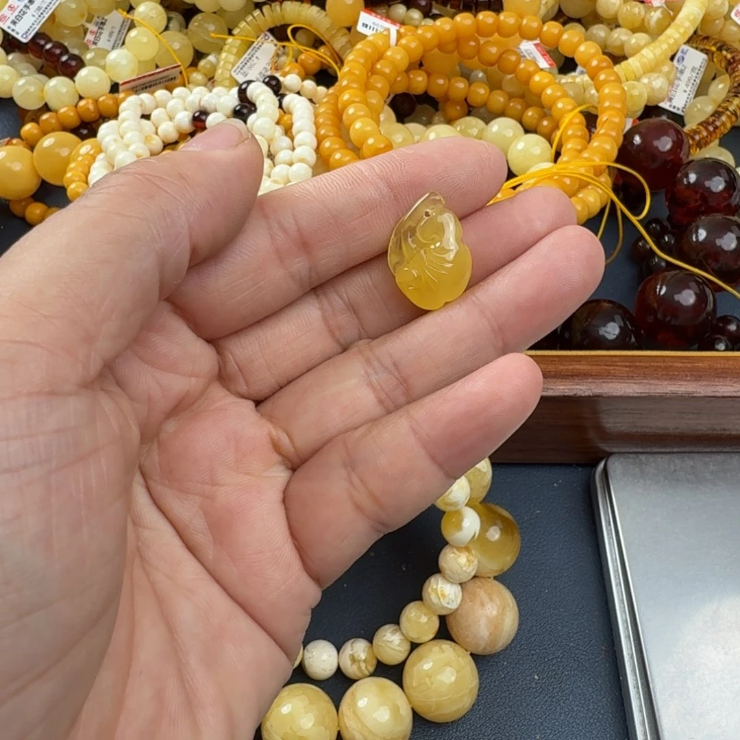 琥珀未镶嵌珠宝奇石