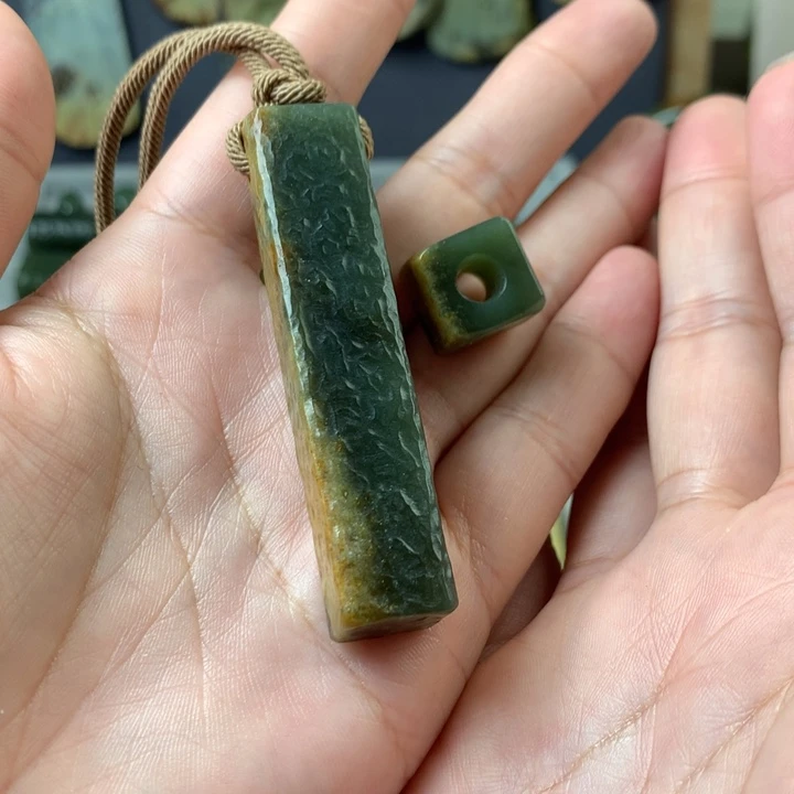 岫岩河磨玉（透闪石质玉）挂件未镶嵌巴**合